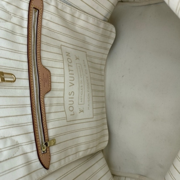 Louis Vuitton GM Neverfull Gray and Cream Checkered Tote - Picture 16 of 16